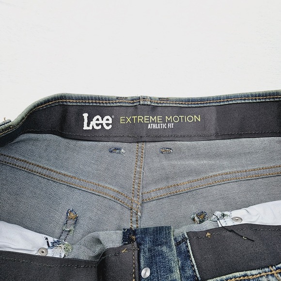 NEW Lee Extreme Motion Jeans Men 44W 32L Blue Athletic Tapered Leg Performance - Picture 4 of 13
